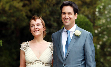 英国工党领袖婚后首次露面 仍然力挺“非婚生子”