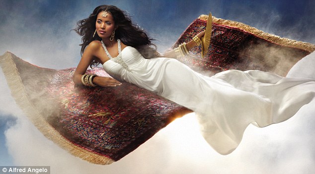 迪士尼推出童话婚纱圆新娘“公主梦”（图片新闻）