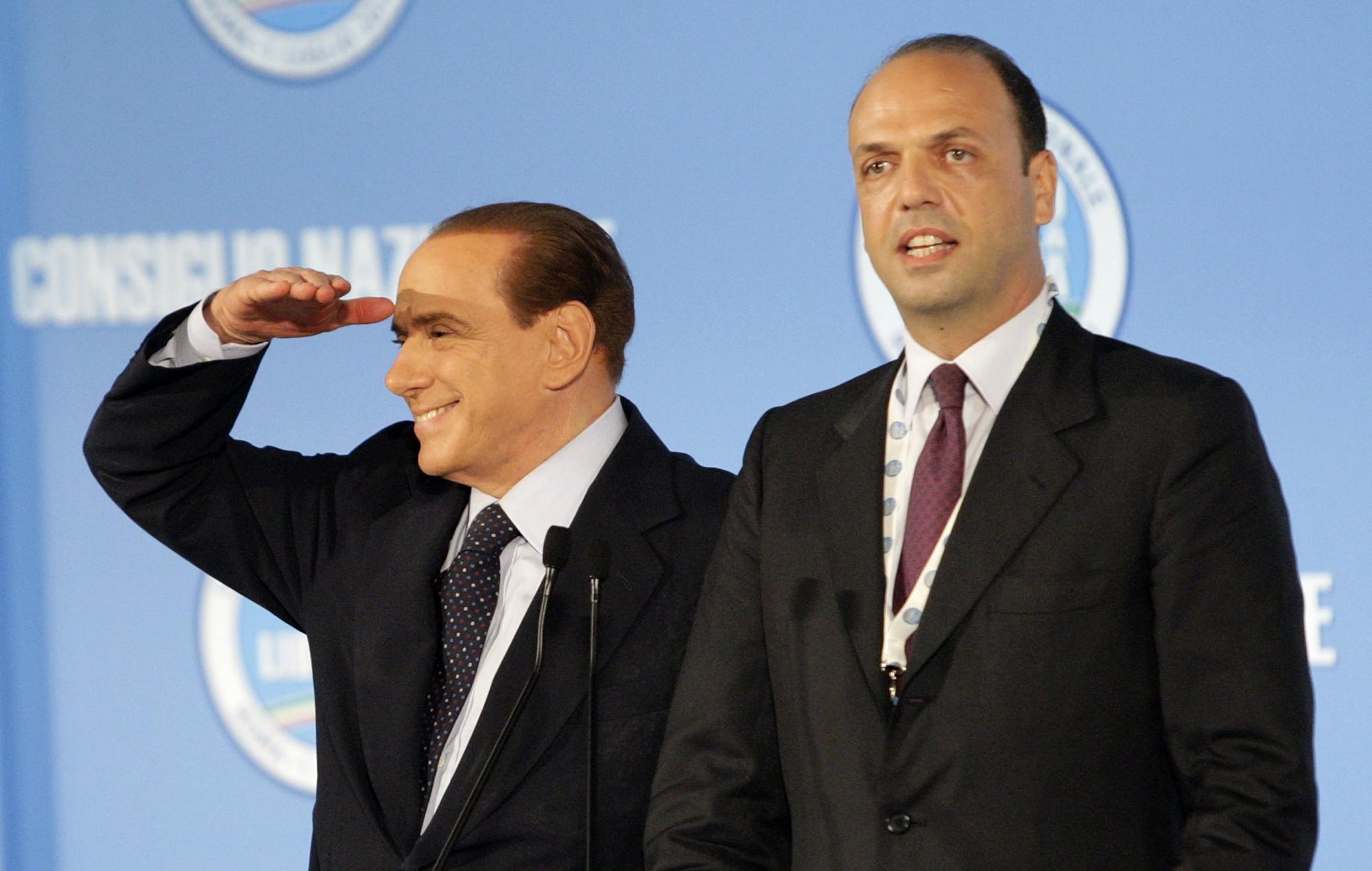 贝卢斯科尼正式表示不谋求连任 力挺阿尔法诺竞选意总理