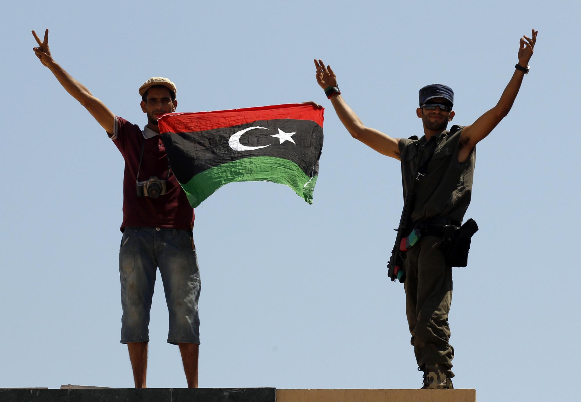 卡扎菲宣称愿“谈判交权” 反对派力争恢复首都秩序