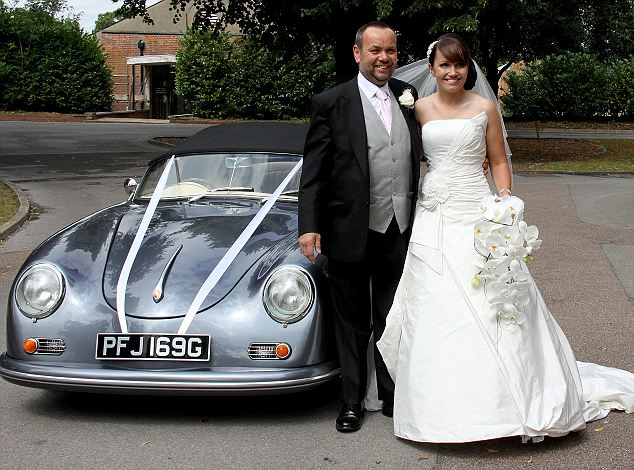 甲壳虫变身保时捷 英国女子耗时6年打造专属梦幻婚车