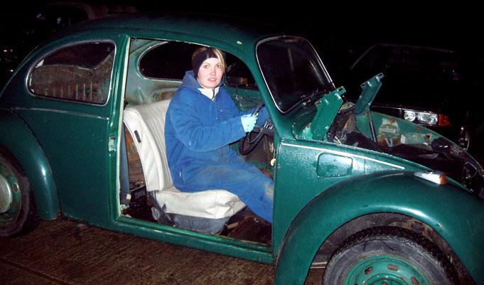 甲壳虫变身保时捷 英国女子耗时6年打造专属梦幻婚车