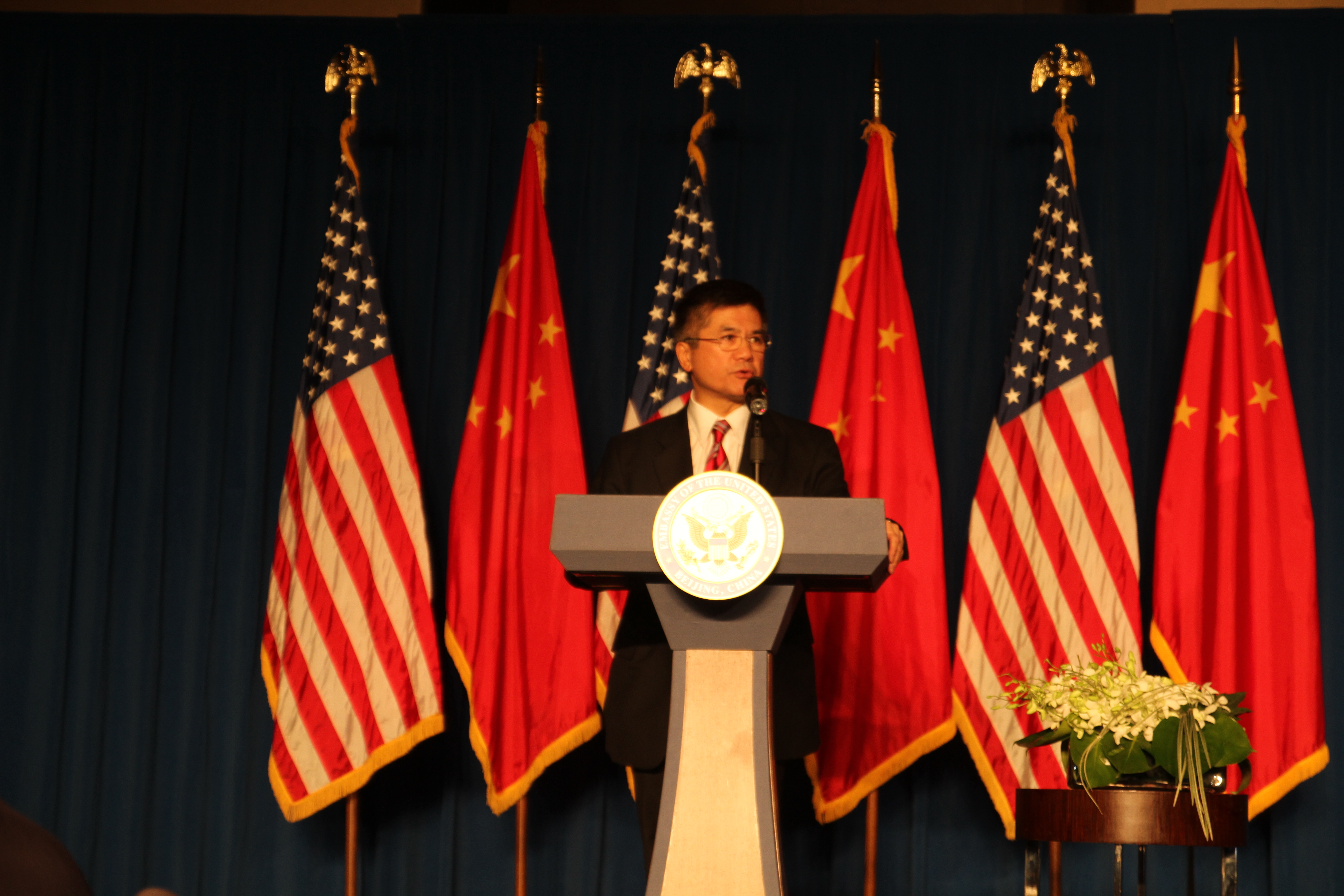 骆家辉畅谈中美经济问题 欢迎更繁荣开放的中国