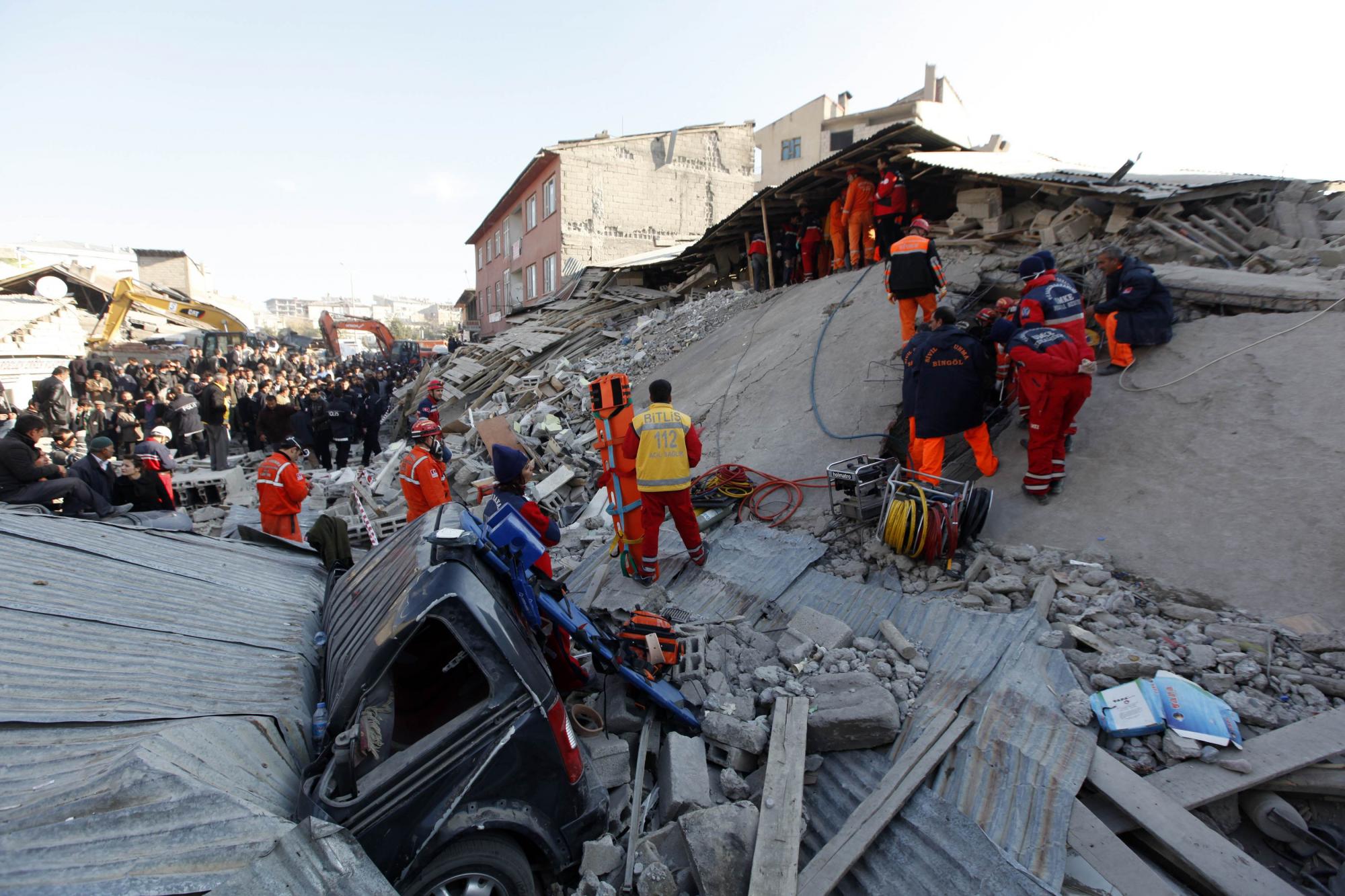 7.3级强震袭击土耳其 200余人遇难上千建筑坍塌