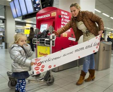 机场接人不再愁!个性化标语定制机在荷兰问世