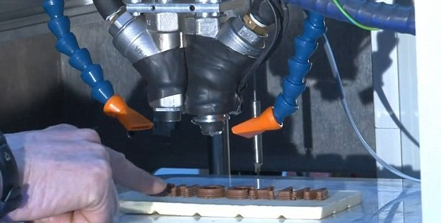 英科学家发明“巧克力打印机” 方便定制令人叫绝