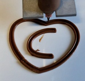 英科学家发明“巧克力打印机” 方便定制令人叫绝