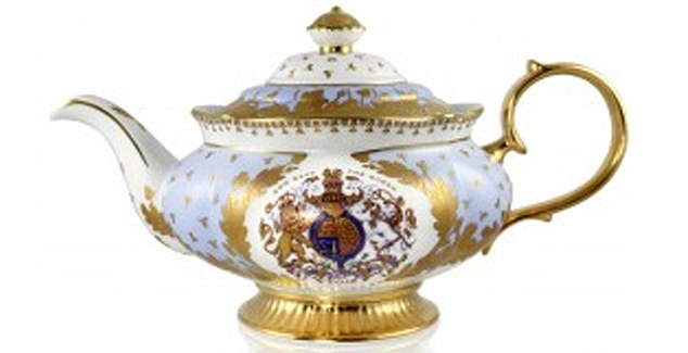 英女王登基60周年官方纪念品发布 一把茶壶250英镑