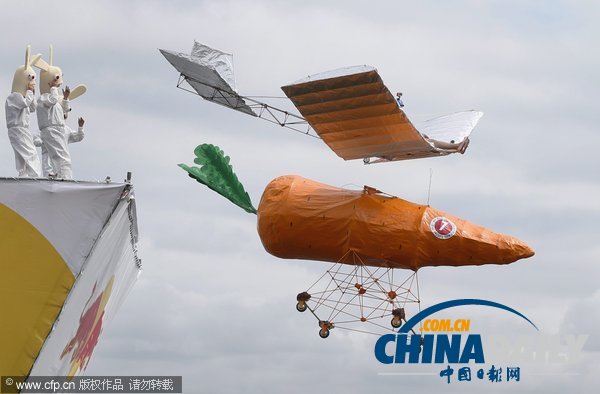 莫斯科人力飞行大赛 “大黄鸭”惊艳亮相（组图）