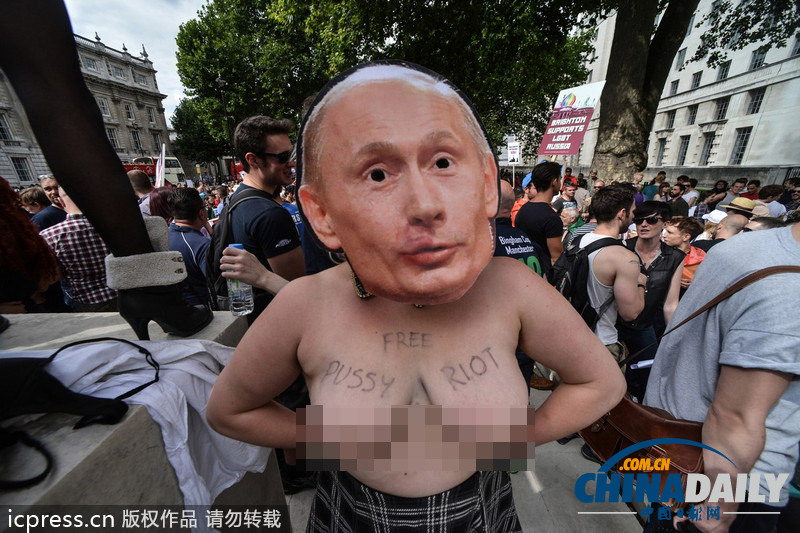 英国民众抗议俄反同性恋法 普京遭恶搞
