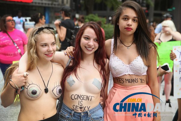 芝加哥:“荡妇游行”活动举行 意在呼吁反对性侵犯罪