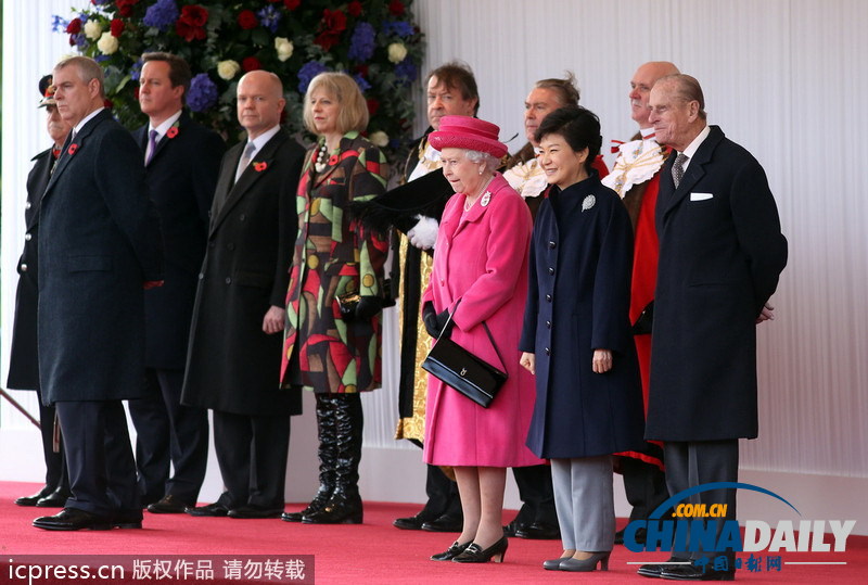 韩国总统朴槿惠访问英国 受英女王夫妇接待