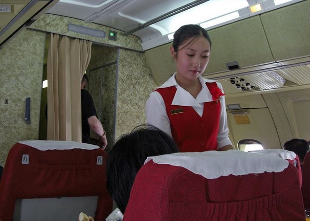 朝鲜空姐或受金正恩指示换新装：裙子变短