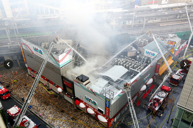 东京地铁站附近发生大火 已烧毁4栋建筑物(图)