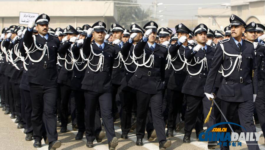 伊拉克举行警察日庆典游行 或为打击“基地”气焰