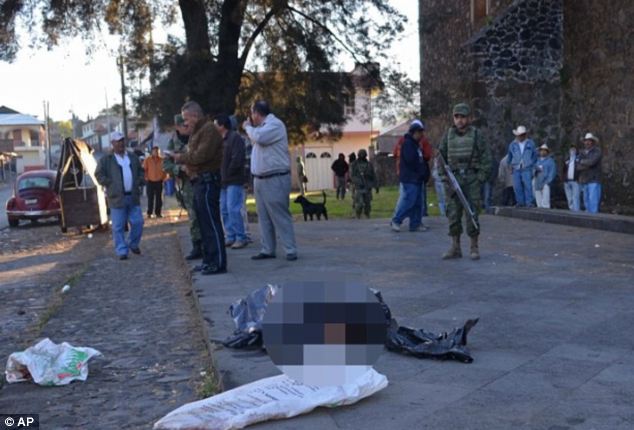 上周,位于墨西哥城以西米却肯州的一个城镇发现4颗人头.