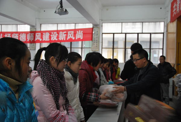 西班牙媒体:中国穷孩子成绩超过英国富孩子