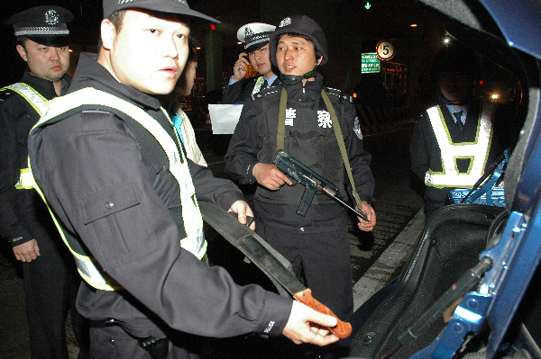 世博临近 民警辛劳执勤