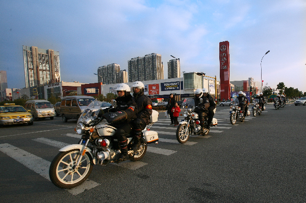 世博临近 民警辛劳执勤