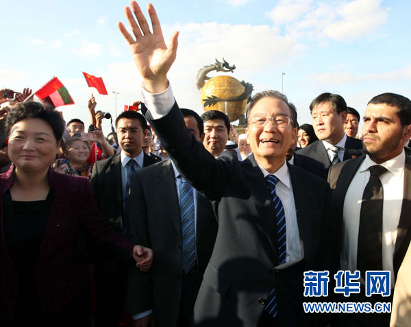 温家宝到迪拜龙城向华侨贺新春
