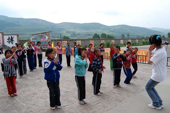 “网络行”走进泉古拉希望小学