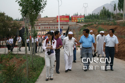 民族政策铺坦路 新建村的新面貌