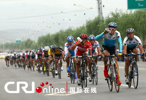 “网络媒体青海行”记者聚集第八届环青海湖国际公路自行车赛