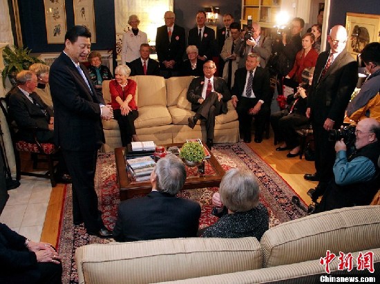 习近平在美国马斯卡廷与老朋友茶聚