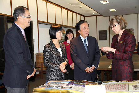中国驻澳大利亚大使馆向澳国家图书馆捐赠图书