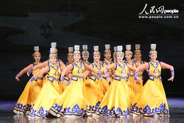 蒙古族舞蹈《祝福》 摄影:人民网记者 马菲