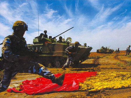 中国伞兵战车部队形成建制空投作战能力