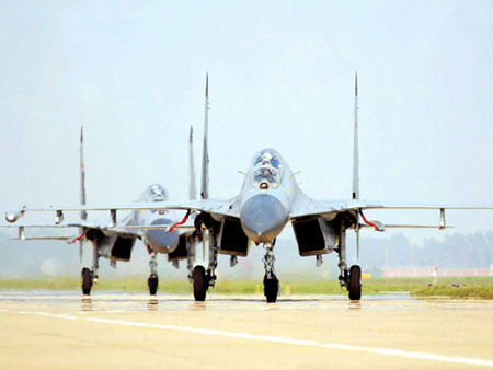 兰州军区空军航空兵师真枪实弹锤炼部队