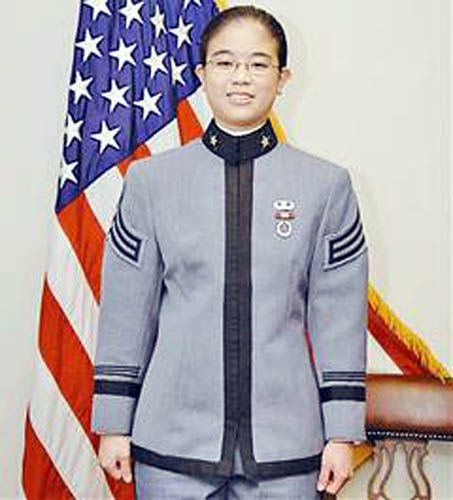 华裔西点军校女生成绩第一 布什发毕业证
