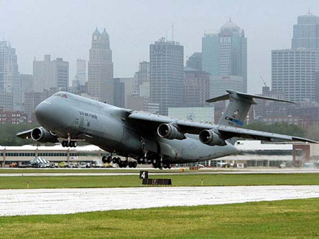 美空军将实施c-5<em>银河</em>运输机现代化