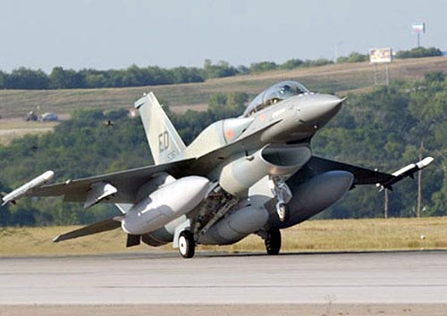 希腊空军装备的第52批次f-16d战斗机