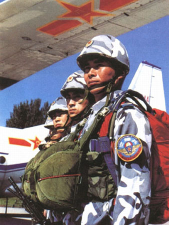 我空降兵训练改革 演练空地城市作战模式
