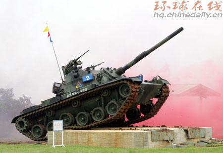 台军CM11主力战车进行多项目操演