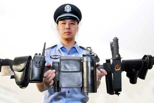 单警装备出标准 催泪喷射器等成必配装备