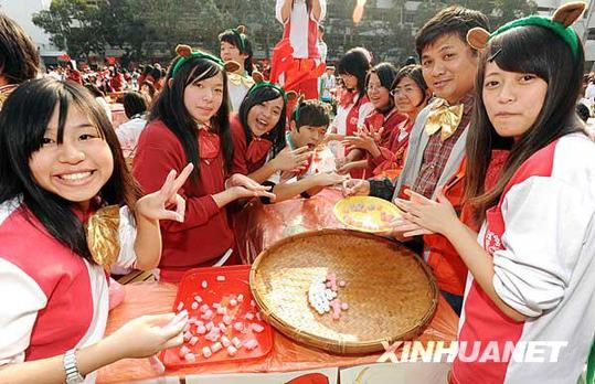 台北一高中4千人一起搓汤圆迎冬至