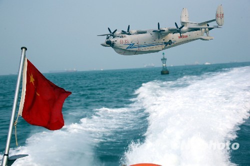 青岛海军航空兵驾战机新年首飞