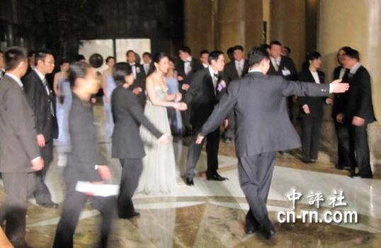 台塑长孙王泉仁新婚夫妻亮相(组图)