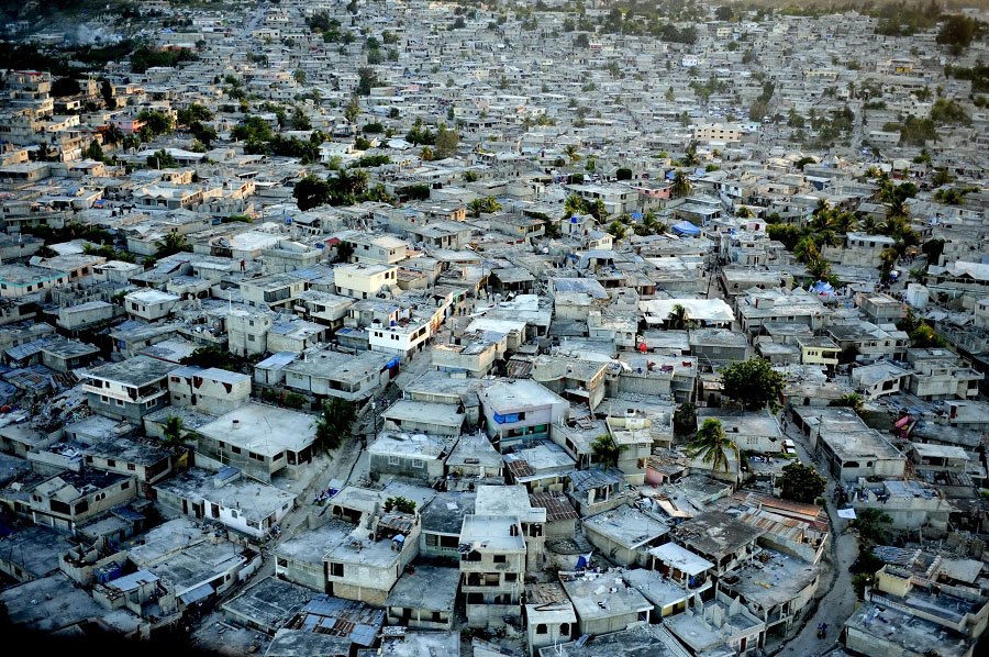 震撼！空中拍摄的海地地震灾区高清晰大图