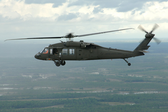 一架美国“黑鹰”军用直升机在德国坠毁