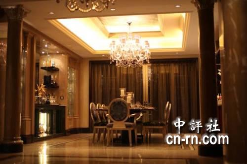 大陆青年炫富 台学者骂:你家是种鸦片的吗?