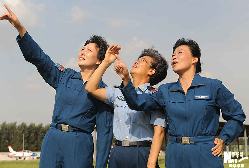 节日特辑：翱翔在蓝天下的女歼击机飞行员