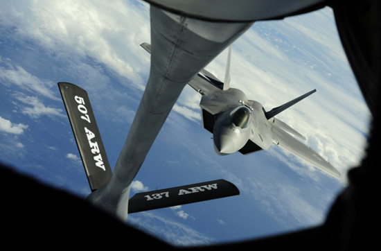 美研制新远程轰炸机取代F-22A