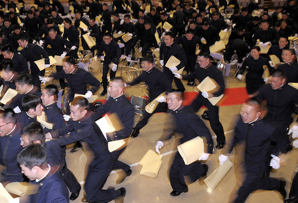 日本国防学院举行毕业典礼