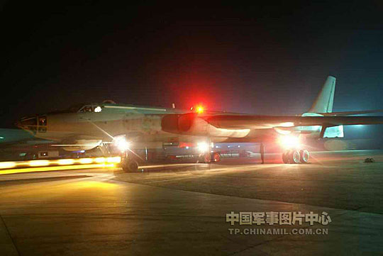中国数十架新型轰炸机夜间出击实行地毯式轰炸