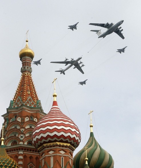 俄罗斯举行空中阅兵预演 大批战机飞过红场上空(高清组图)