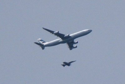 国泰航空一客机遇炸弹威胁 加拿大派战斗机护航